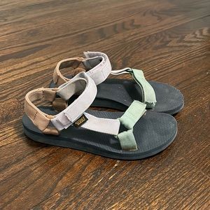 Teva sandals size 7